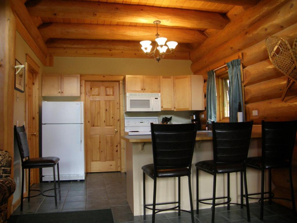 Yoho Chalets Villa Golden Kamer foto